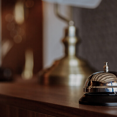 [Translate to Englisch:] Klingel an der Rezeption im Concierge Service Hotel in Österreich