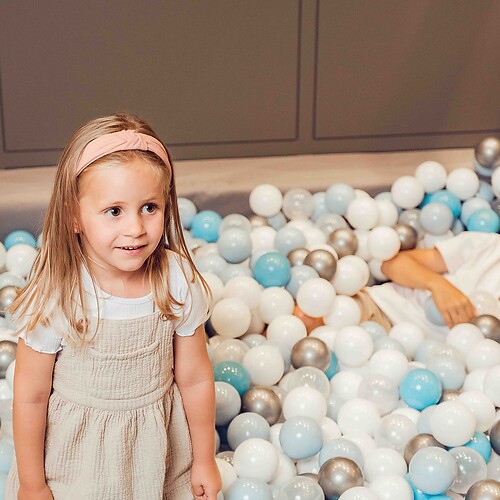 Kinderwelt im Hotel mit Trampolin, Basketball und Kletterwand