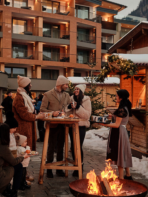 Varme drinks, frisk bjergluft og hyggelige øjeblikke efter en dag i sneen. Vinterhygge på DAS EDELWEISS har sin helt egen stemning.