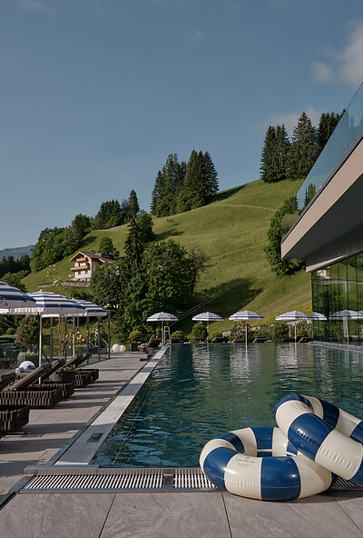 Pool, bjergudsigt og 5-stjernet wellness mødes på DAS EDELWEISS, et luksuriøst spa-hotel midt i de østrigske Alper.