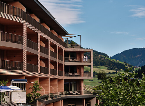 Freundinnen Urlaub in Österreich mit Spa und Massage mit Bergblick