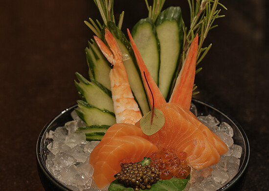 Sashimi in a black bowl at the Restaurant for Sushi Salzburg
