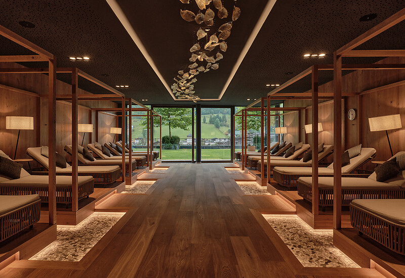 Relaxation room at the Wellness Hotel Salzburger Land with a view of the Grossarltal valley