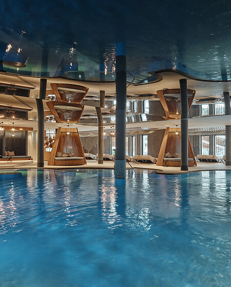 Family pool Indoor pool with mirrored ceiling in Salzburger Land