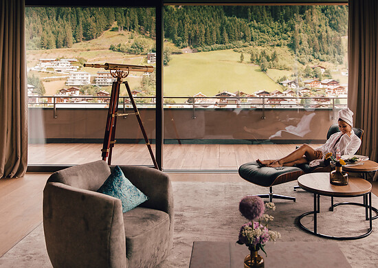 Luxury spa suite with telescope and Mt view hotel and spa