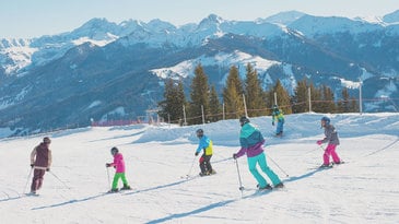 "Auffe aufn Berg und obi mit de Ski"